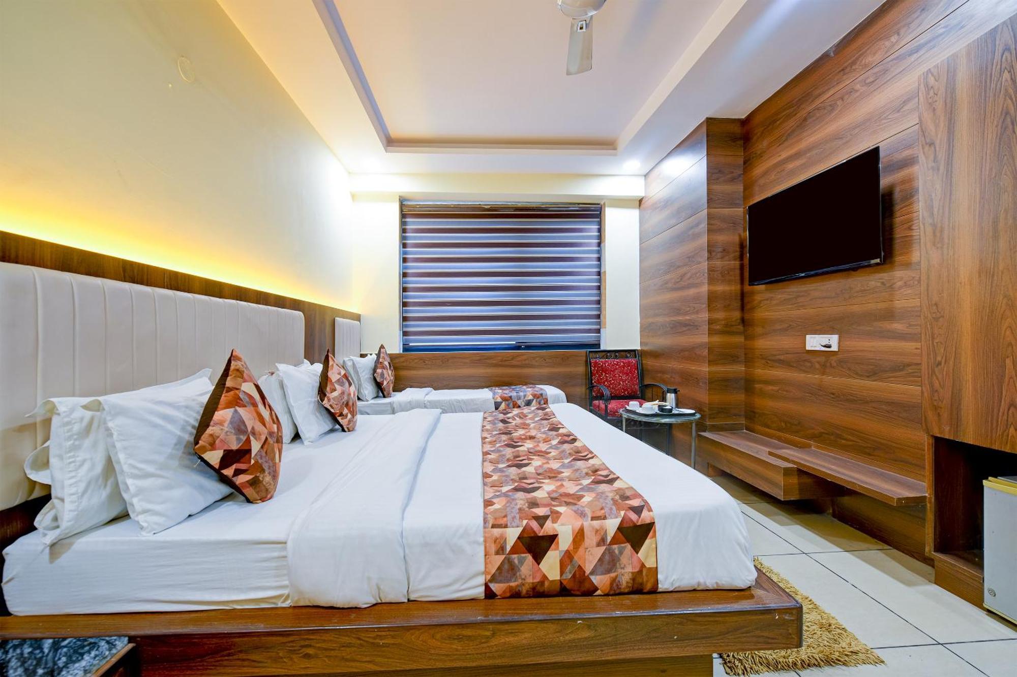Hotel Le Grand - Walk-In From Rk Ashram Metro Station New Delhi Exterior photo
